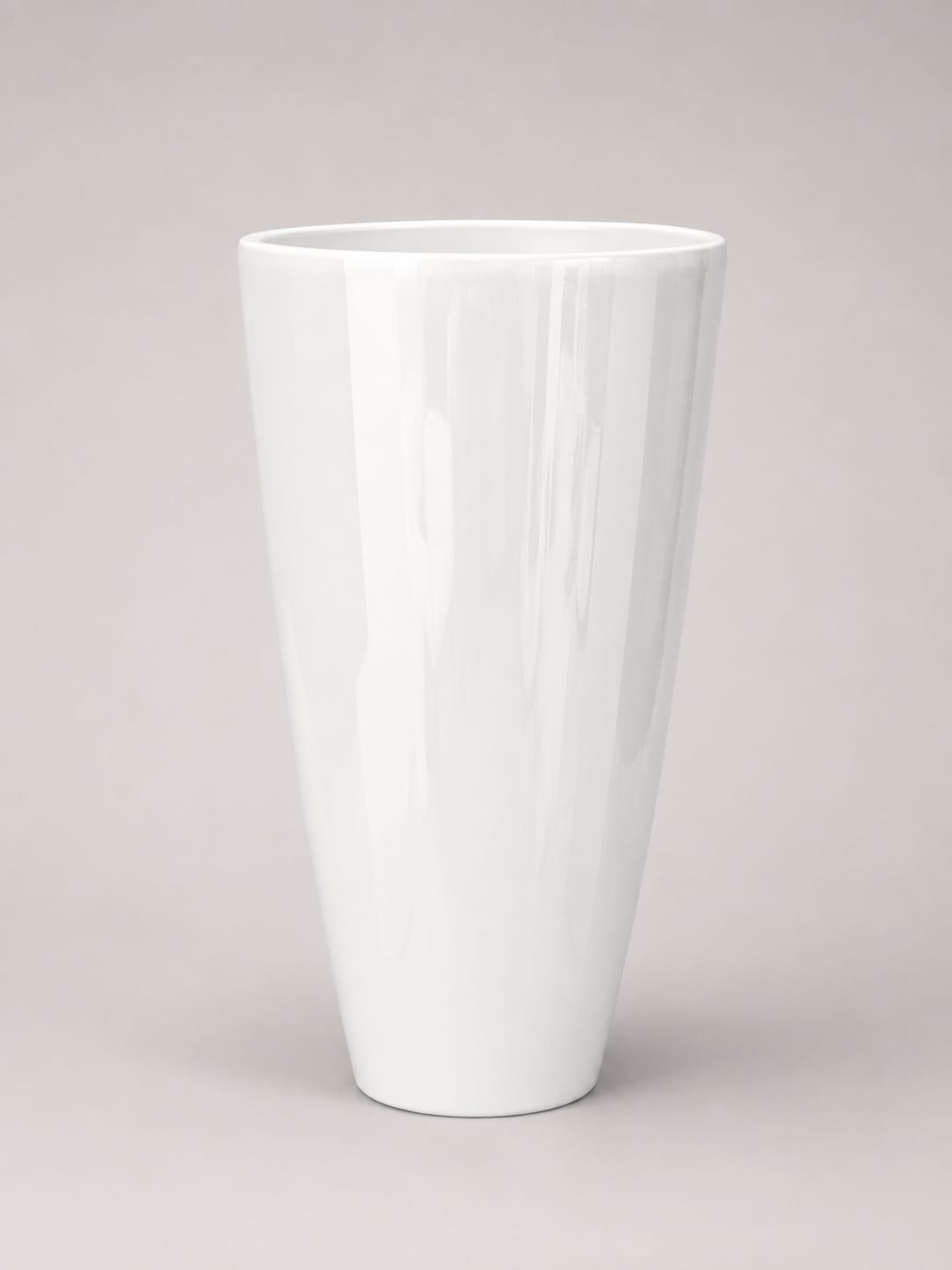 white fibre pot